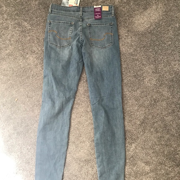 NWT LEVIS JEANS - Picture 4 of 7